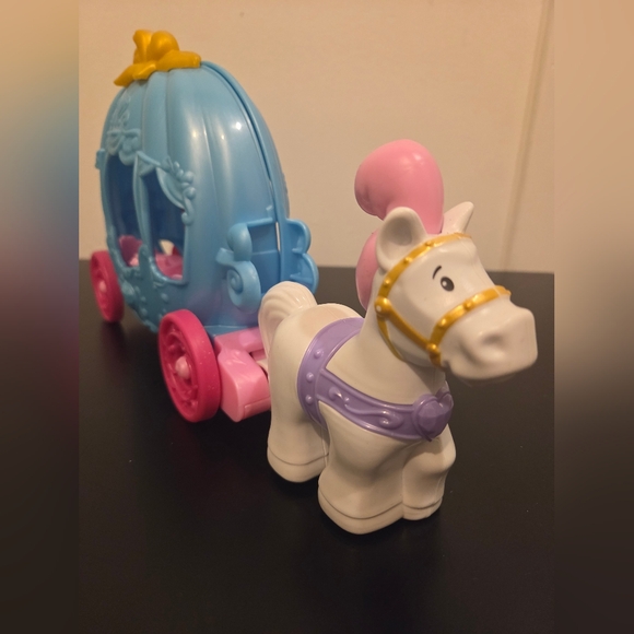 Little People Princess Muscial Dancing Palace & Cinderellas Dancing Carriage - Picture 15 of 17